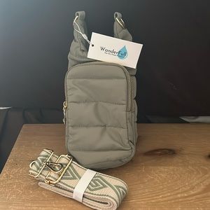 Wanderful Cross-body Hydrobag